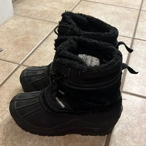 Winter insulated boys boots.  In very good condition
